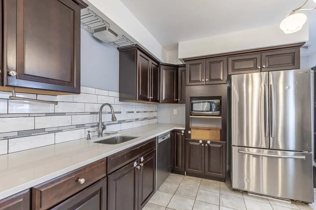5 bed, 2 bath apartment for rent at 142 Warren St Unit 142, Arlington — photo 5 of 35