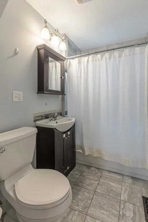 5 bed, 2 bath apartment for rent at 142 Warren St Unit 142, Arlington — photo 16 of 35