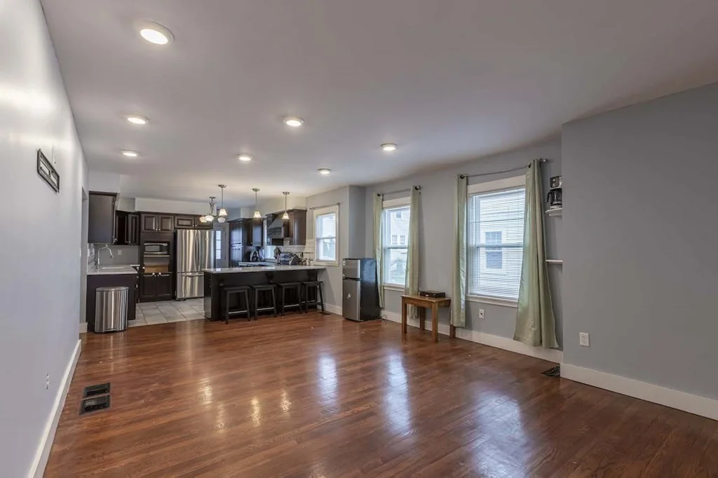 5 bed, 2 bath apartment for rent at 142 Warren St Unit 142, Arlington — photo 7 of 35