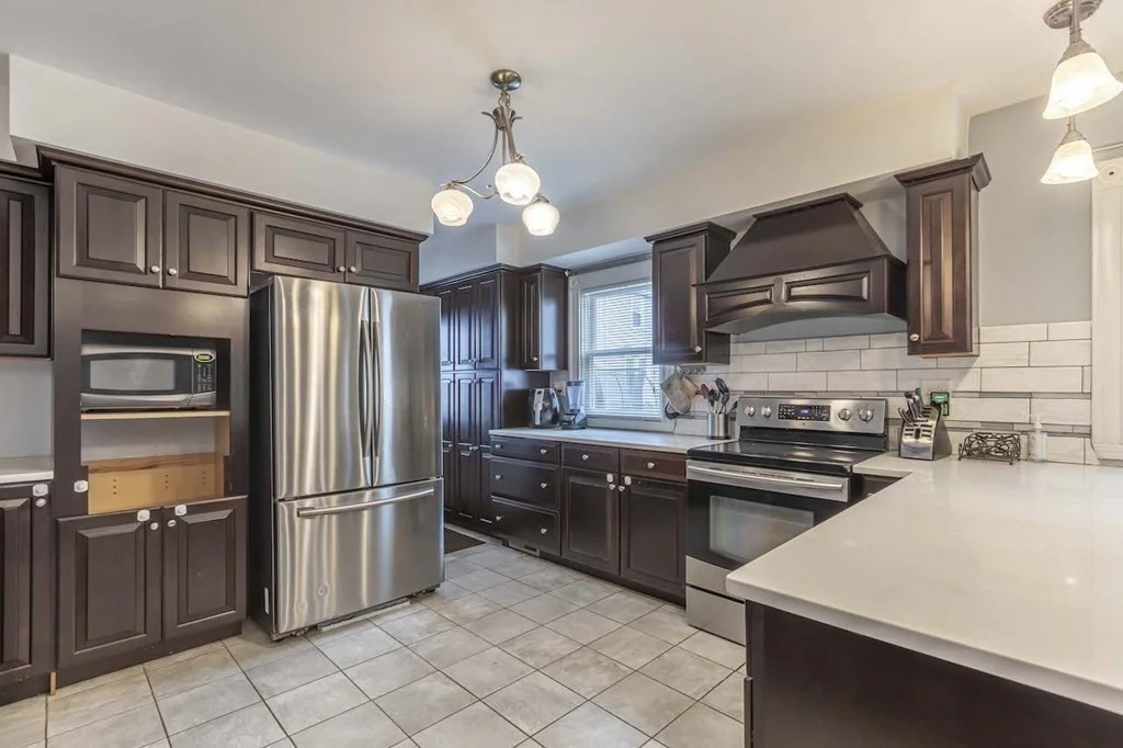 5 bed, 2 bath apartment for rent at 142 Warren St Unit 142, Arlington — photo 3 of 35