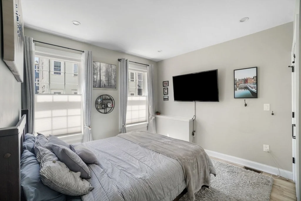3 bed, 3 bath apartment for rent at 142 West 8th St Unit 1, South Boston — photo 9 of 17