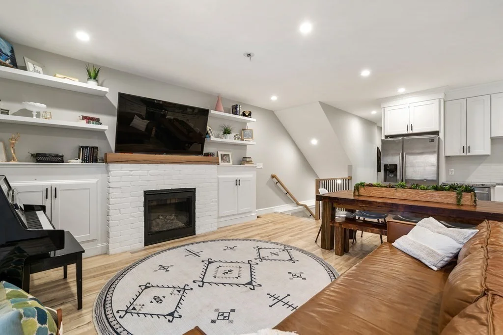 3 bed, 3 bath apartment for rent at 142 West 8th St Unit 1, South Boston — photo 4 of 17