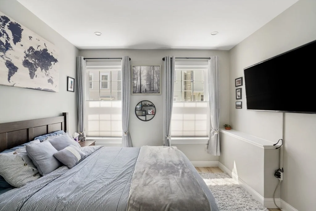 3 bed, 3 bath apartment for rent at 142 West 8th St Unit 1, South Boston — photo 10 of 17