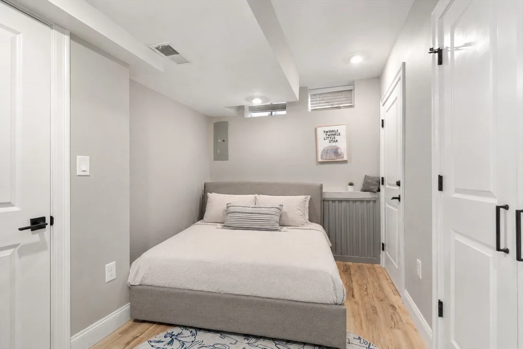 3 bed, 3 bath apartment for rent at 142 West 8th St Unit 1, South Boston — photo 12 of 17