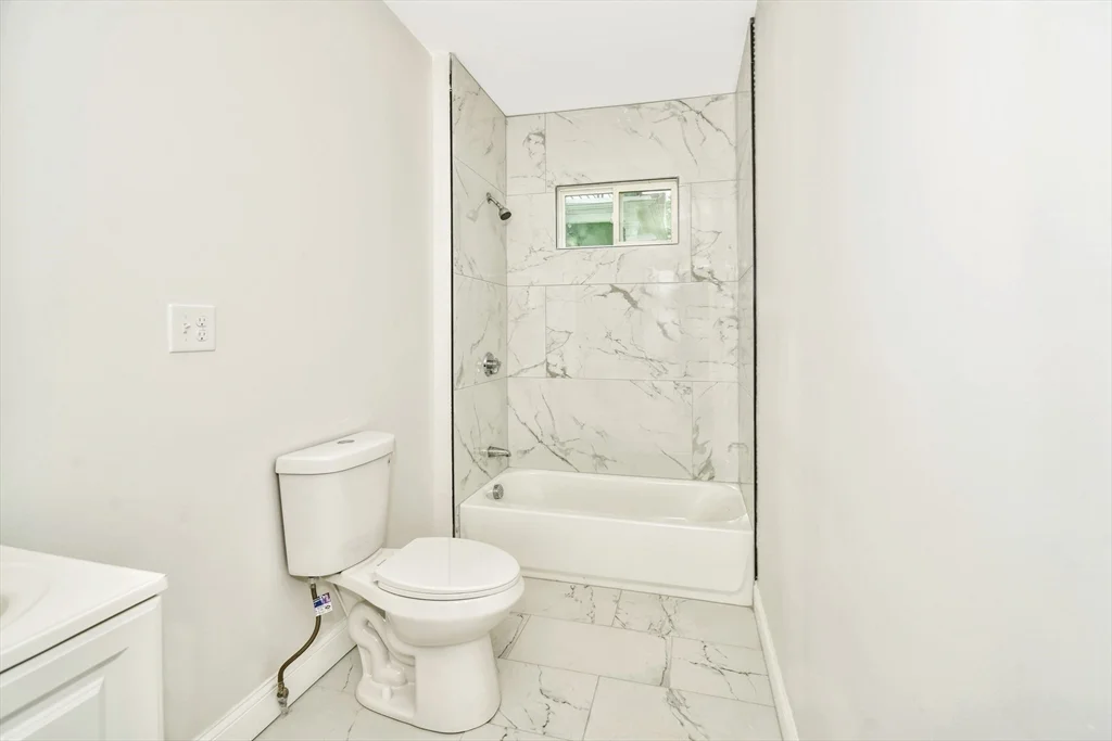 4 bed, 1 bath apartment for rent at 1420 River St Unit 2, Hyde Park — photo 8 of 24