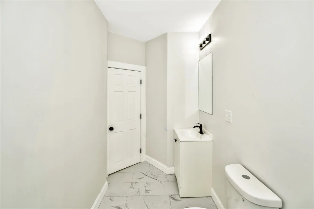 4 bed, 1 bath apartment for rent at 1420 River St Unit 2, Hyde Park — photo 10 of 24