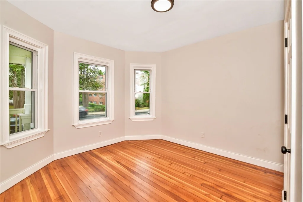 4 bed, 1 bath apartment for rent at 1420 River St Unit 3, Hyde Park — photo 14 of 24