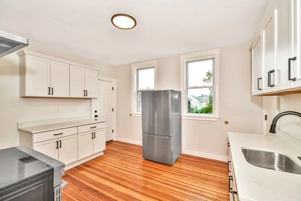 4 bed, 1 bath apartment for rent at 1420 River St Unit 3, Hyde Park — photo 7 of 24