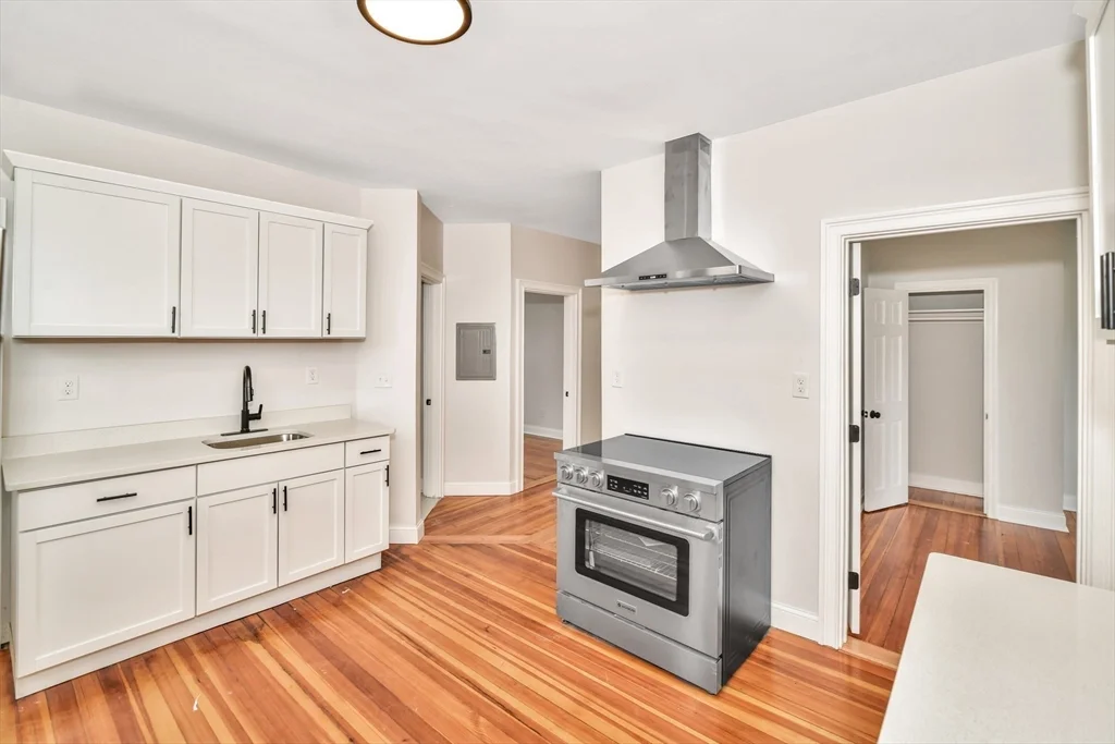 4 bed, 1 bath apartment for rent at 1420 River St Unit 3, Hyde Park — photo 4 of 24