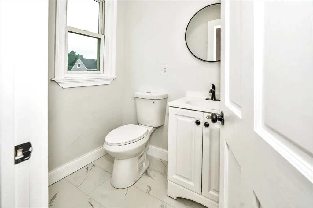 4 bed, 1 bath apartment for rent at 1420 River St Unit 3, Hyde Park — photo 9 of 24
