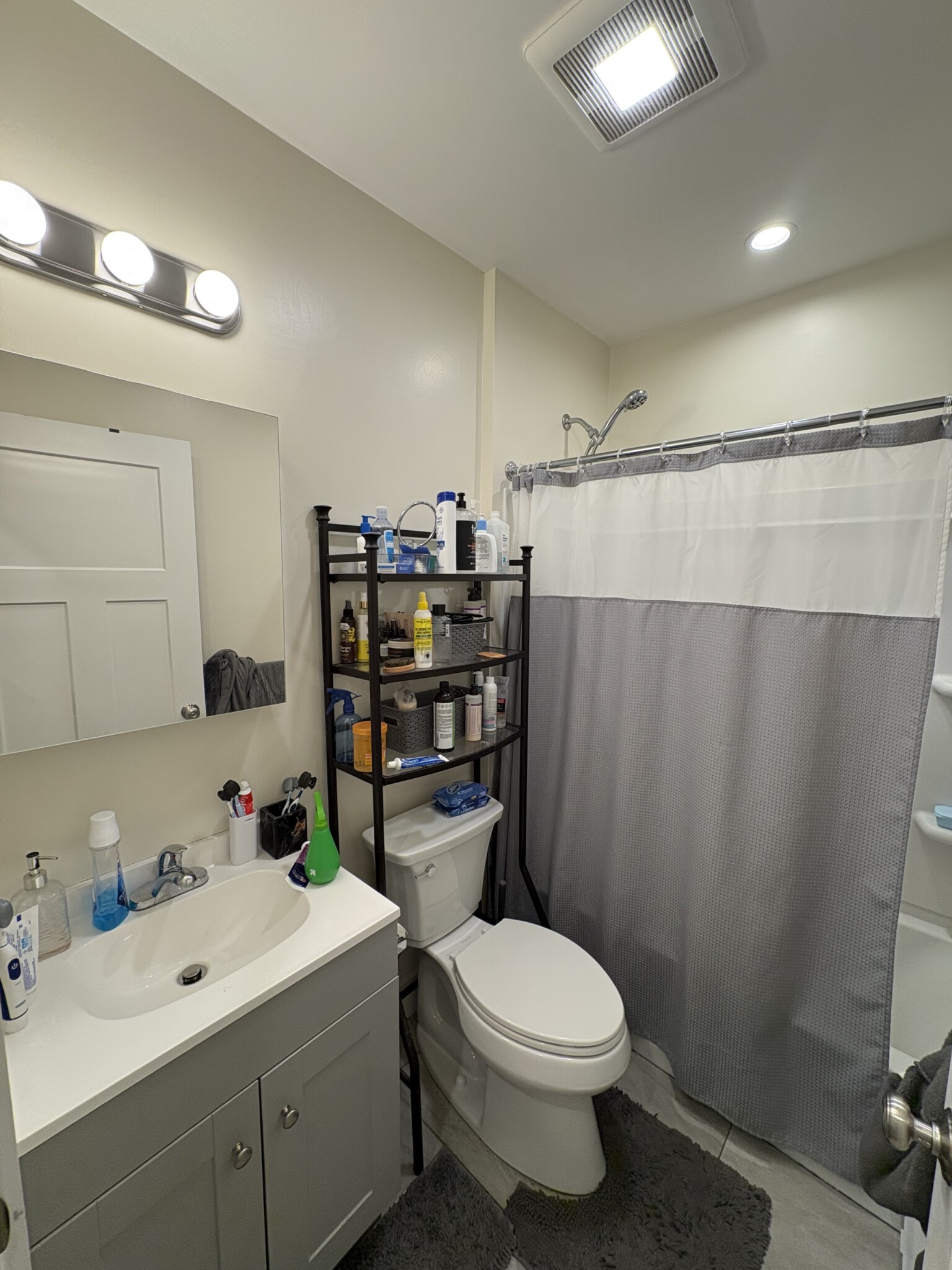 3 bed, 1 bath apartment for rent at 1423 Cambridge St Unit 2a, Inman Square — photo 8 of 9