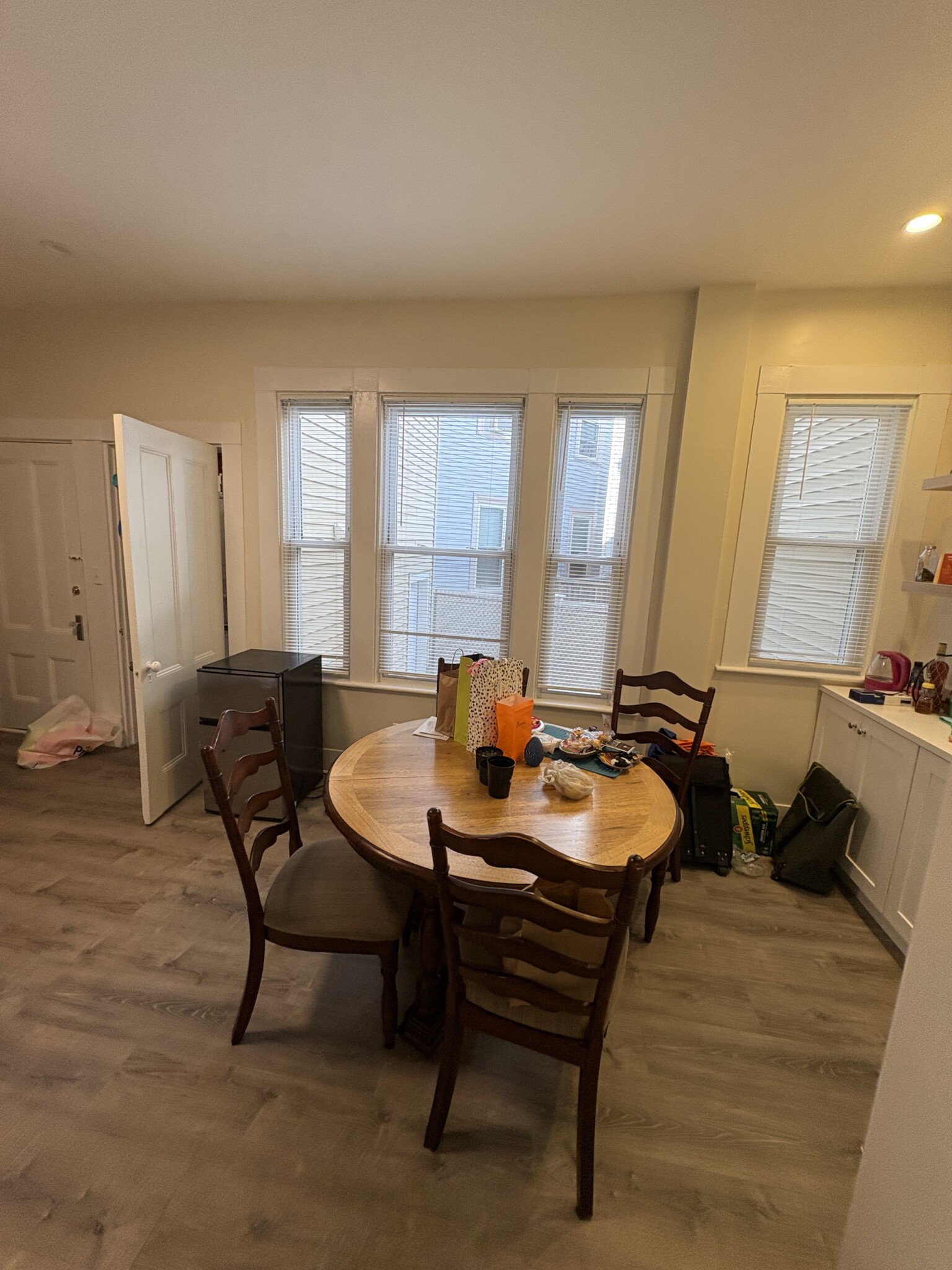 3 bed, 1 bath apartment for rent at 1423 Cambridge St Unit 2a, Inman Square — photo 4 of 9