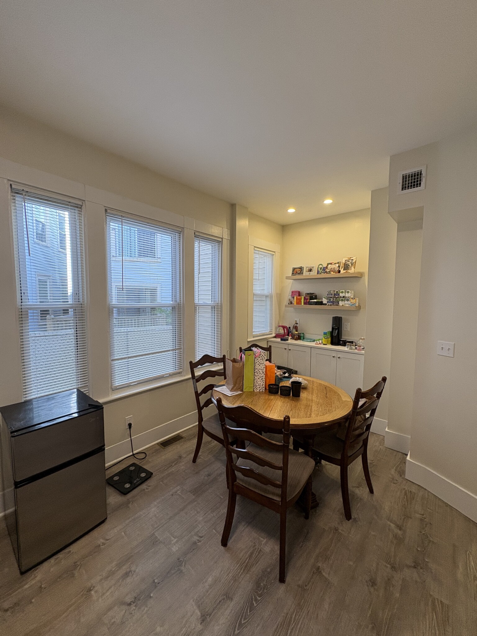 3 bed, 1 bath apartment for rent at 1423 Cambridge St Unit 2a, Inman Square — photo 3 of 9