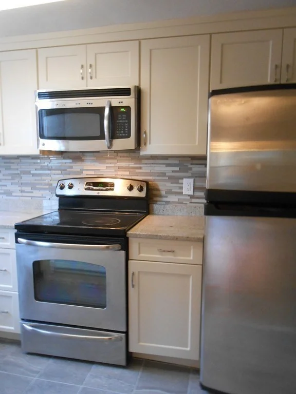 4 bed, 2 bath apartment for rent at 1426 Cambridge Unit 2, Cambridge — photo 2 of 17