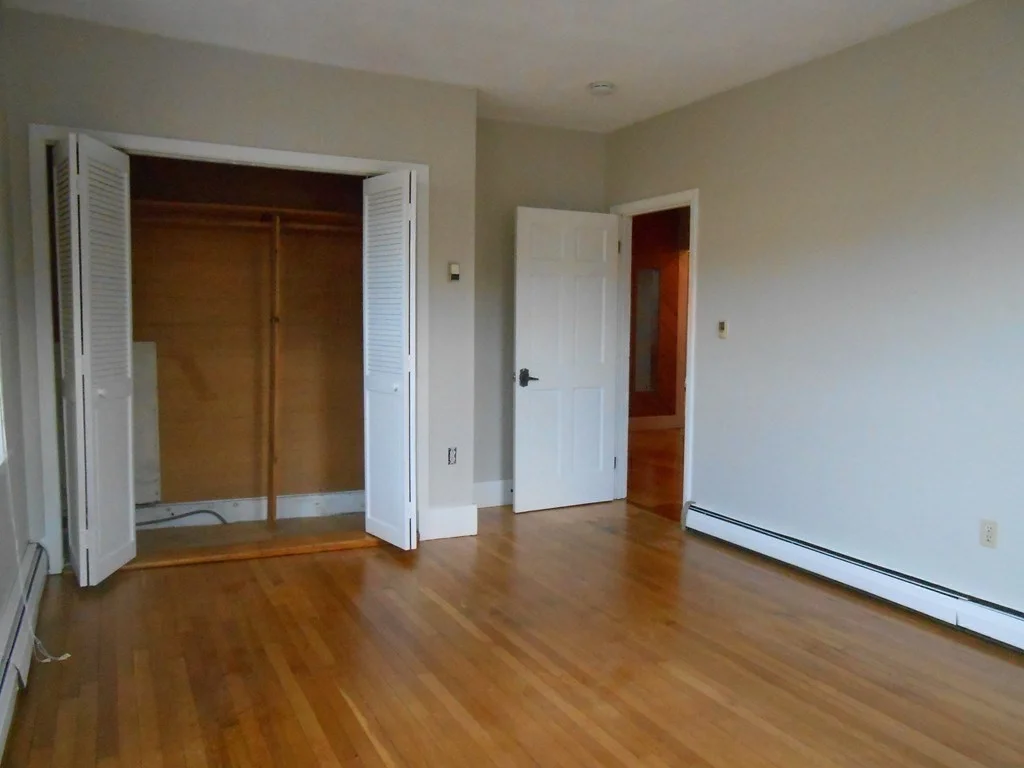 4 bed, 2 bath apartment for rent at 1426 Cambridge Unit 2, Cambridge — photo 10 of 17