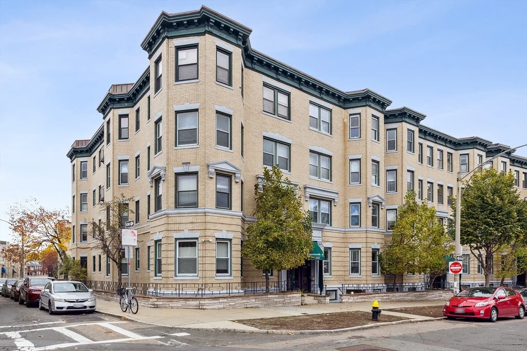 1 bed, 1 bath apartment for rent at 1427 Commonwealth Ave Unit 102, Allston