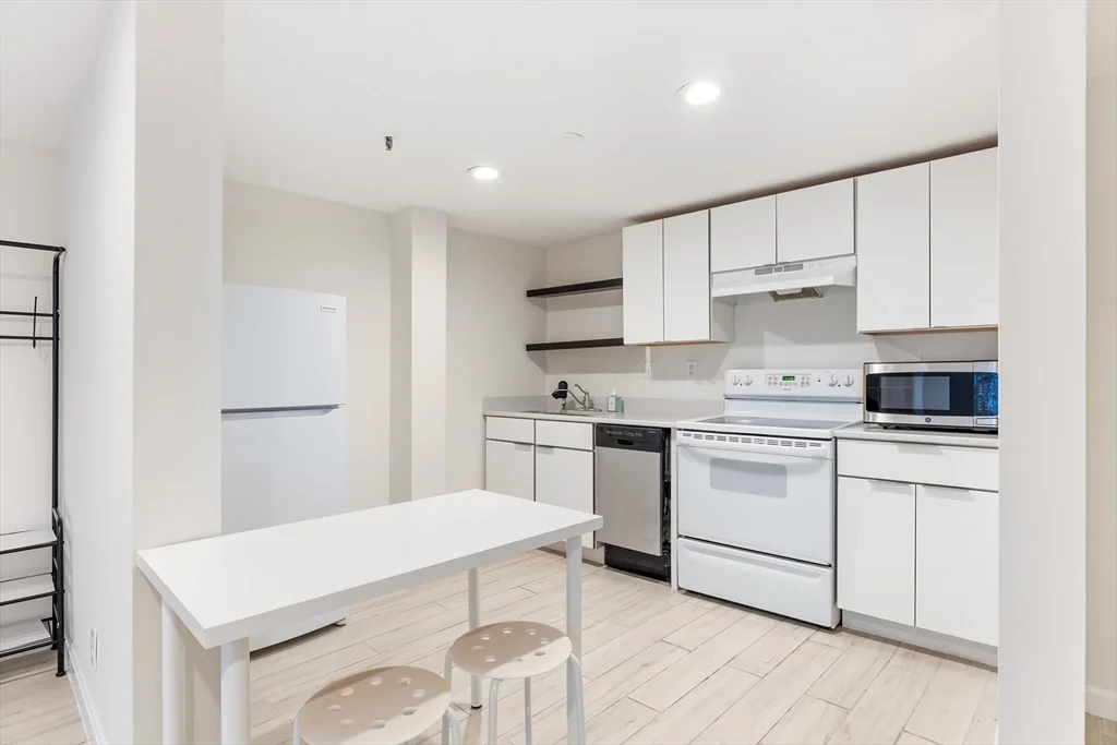 1 bed, 1 bath apartment for rent at 1427 Commonwealth Ave Unit 102, Allston — photo 6 of 15