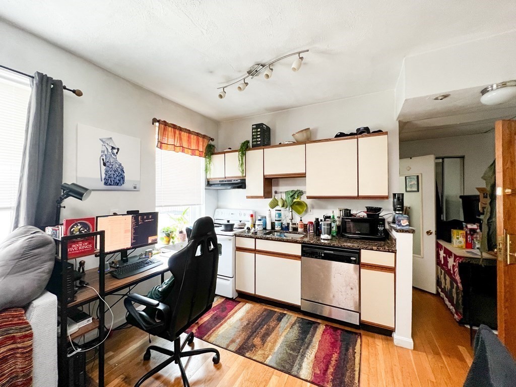 Studio bed, 1 bath apartment for rent at 1427 Commonwealth Ave Unit 504, Allston — photo 3 of 7