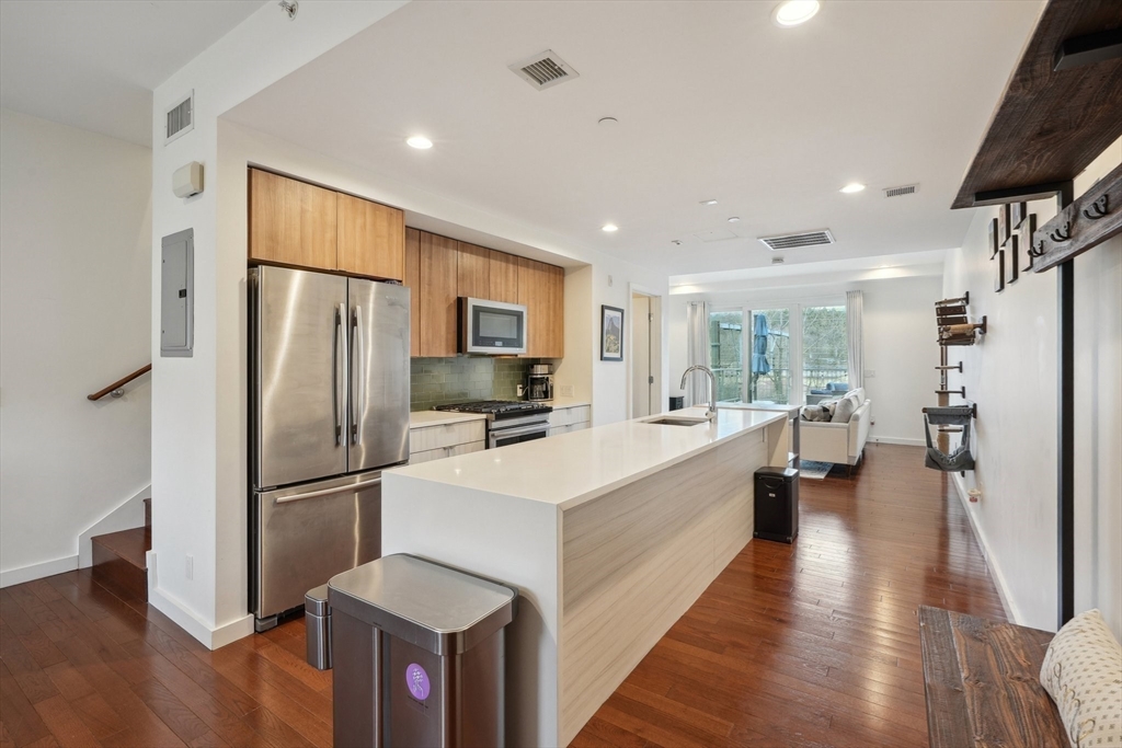 3 bed, 2 bath apartment for rent at 143-171 Hyde Park Ave Unit 159A, Boston — photo 7 of 20