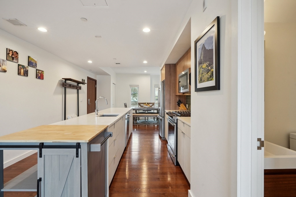 3 bed, 2 bath apartment for rent at 143-171 Hyde Park Ave Unit 159A, Boston — photo 6 of 20