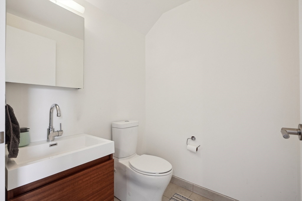 3 bed, 2 bath apartment for rent at 143-171 Hyde Park Ave Unit 159A, Boston — photo 9 of 20
