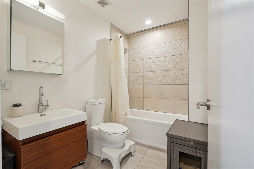 3 bed, 2 bath apartment for rent at 143-171 Hyde Park Ave Unit 159A, Boston — photo 16 of 20
