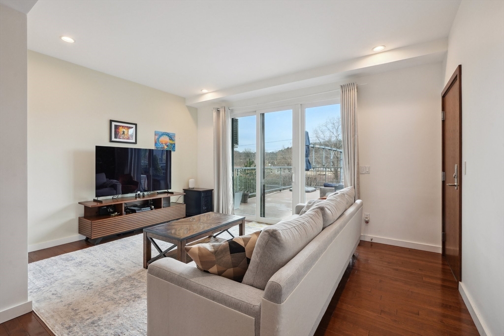 3 bed, 2 bath apartment for rent at 143-171 Hyde Park Ave Unit 159A, Boston — photo 3 of 20