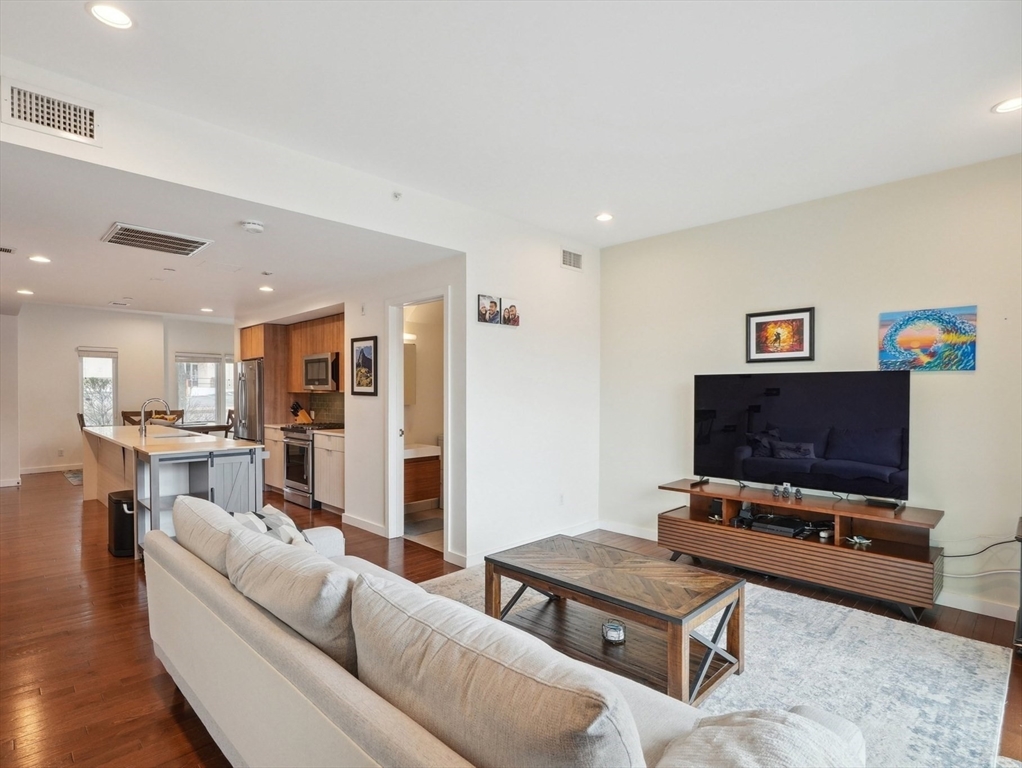 3 bed, 2 bath apartment for rent at 143-171 Hyde Park Ave Unit 159A, Boston — photo 2 of 20