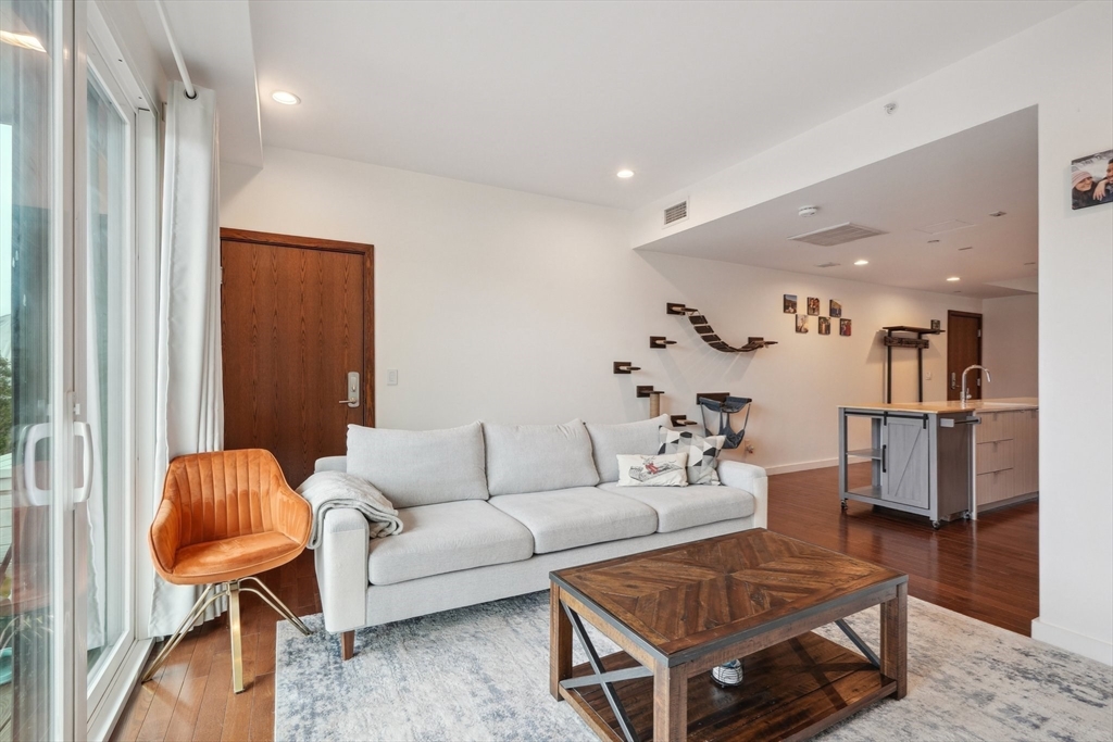 3 bed, 2 bath apartment for rent at 143-171 Hyde Park Ave Unit 159A, Boston — photo 5 of 20