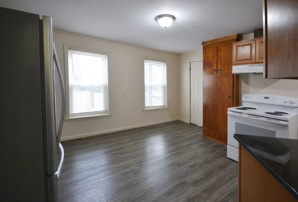 3 bed, 1 bath apartment for rent at 143 Arlington St Unit 1, Framingham — photo 8 of 17