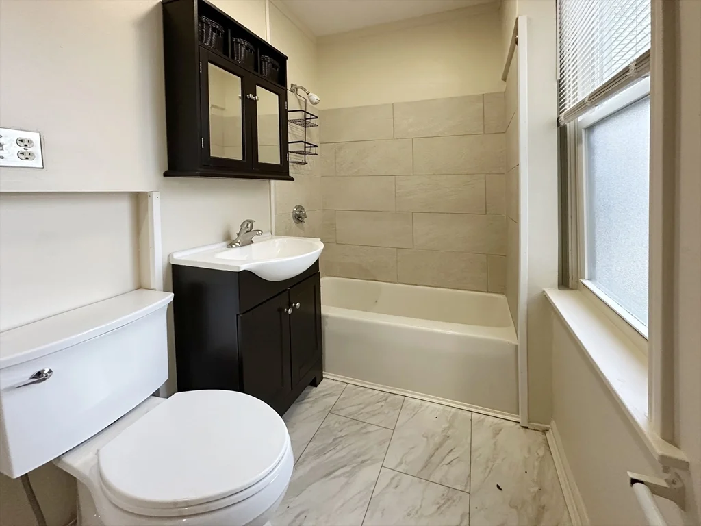 3 bed, 1 bath apartment for rent at 143 Arlington St Unit 1, Framingham — photo 10 of 17