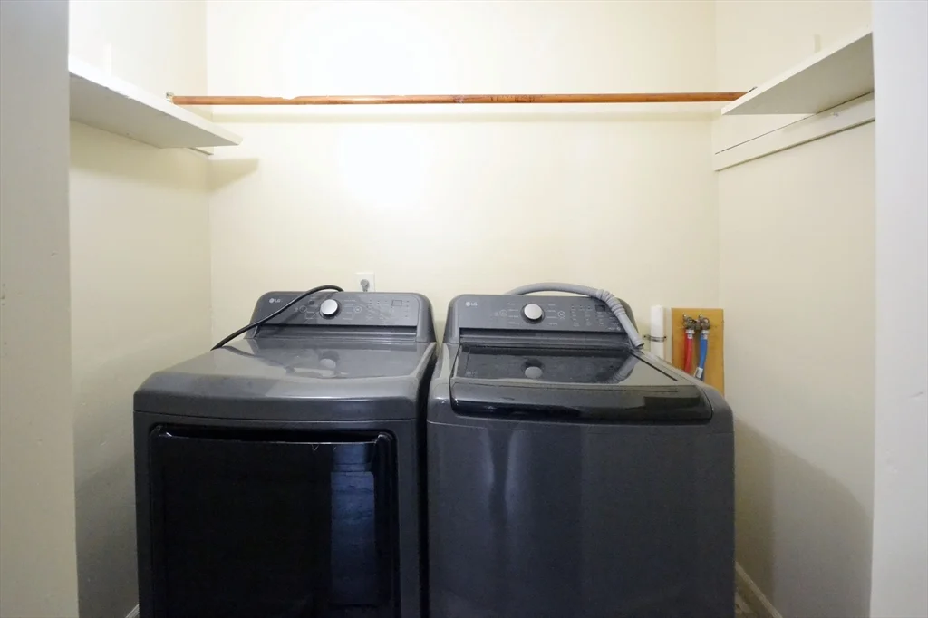 3 bed, 1 bath apartment for rent at 143 Arlington St Unit 1, Framingham — photo 9 of 17