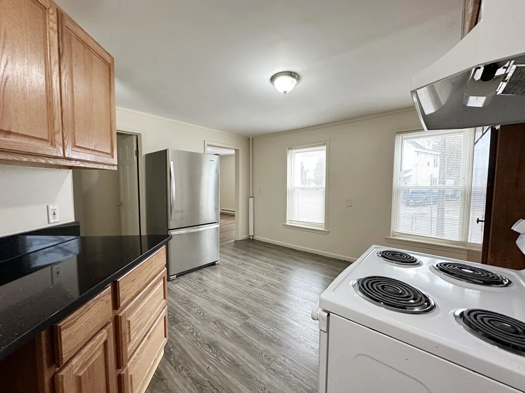 3 bed, 1 bath apartment for rent at 143 Arlington St Unit 1, Framingham — photo 6 of 17