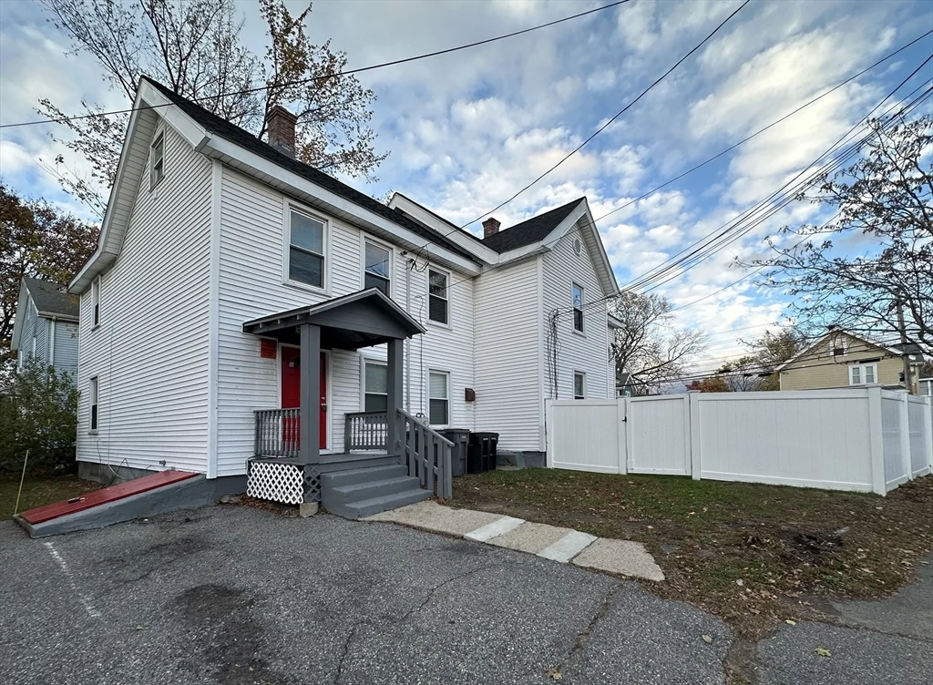 3 bed, 1 bath apartment for rent at 143 Arlington St Unit 1, Framingham — photo 3 of 17
