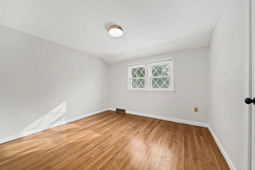 4 bed, 1 bath apartment for rent at 143 Dillingham Way, Hanover — photo 19 of 29