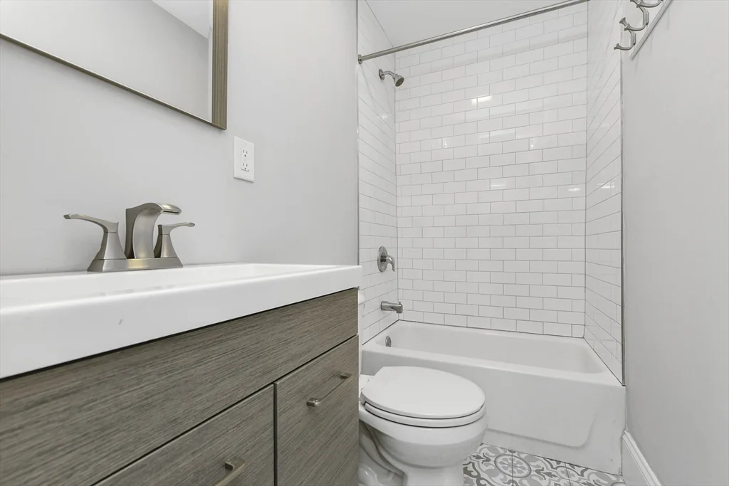 3 bed, 2 bath apartment for rent at 143 Everett St Unit 3, East Boston — photo 6 of 12
