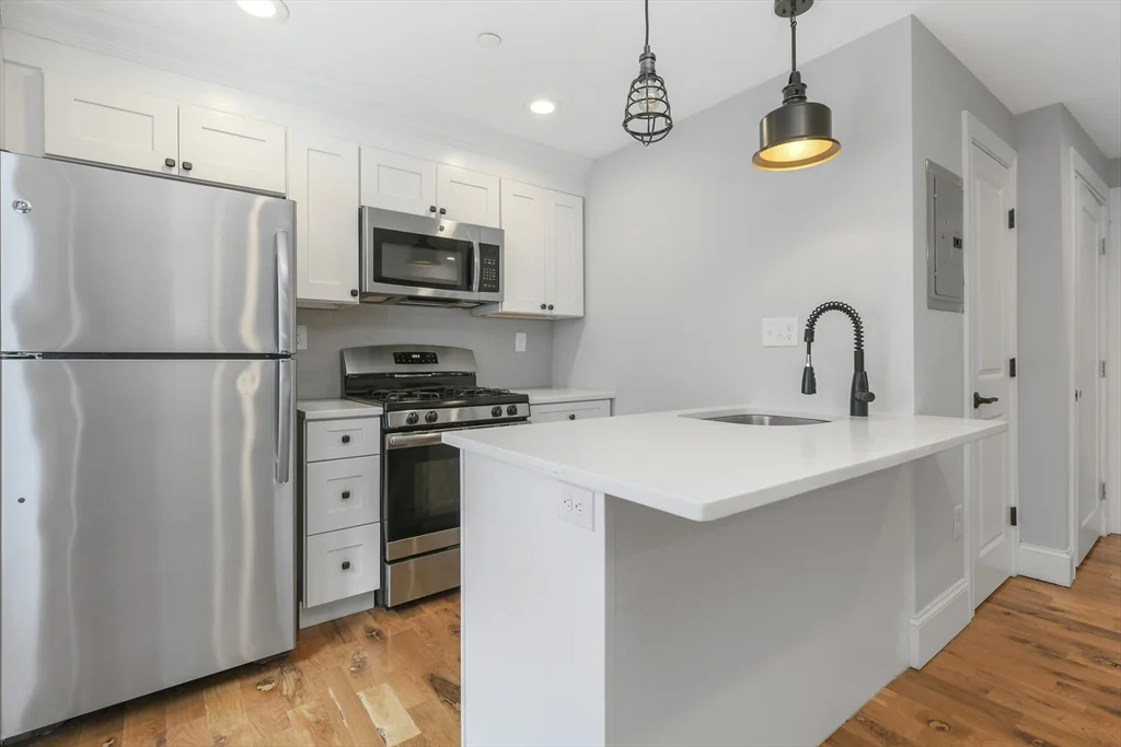 3 bed, 2 bath apartment for rent at 143 Everett St Unit 3, East Boston — photo 3 of 12