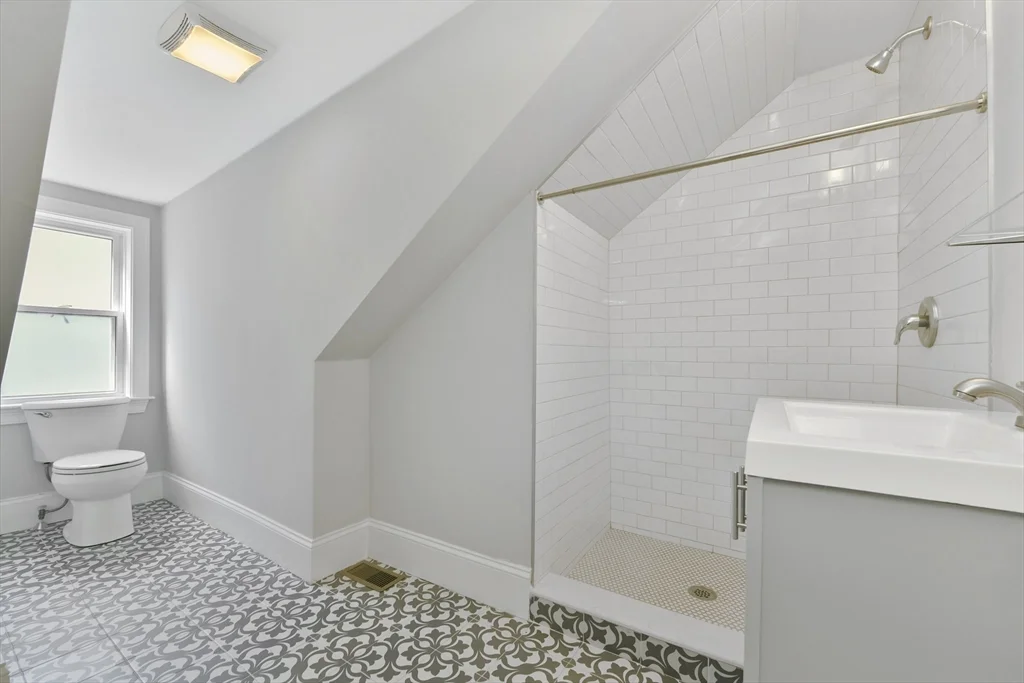 3 bed, 2 bath apartment for rent at 143 Everett St Unit 3, East Boston — photo 10 of 12