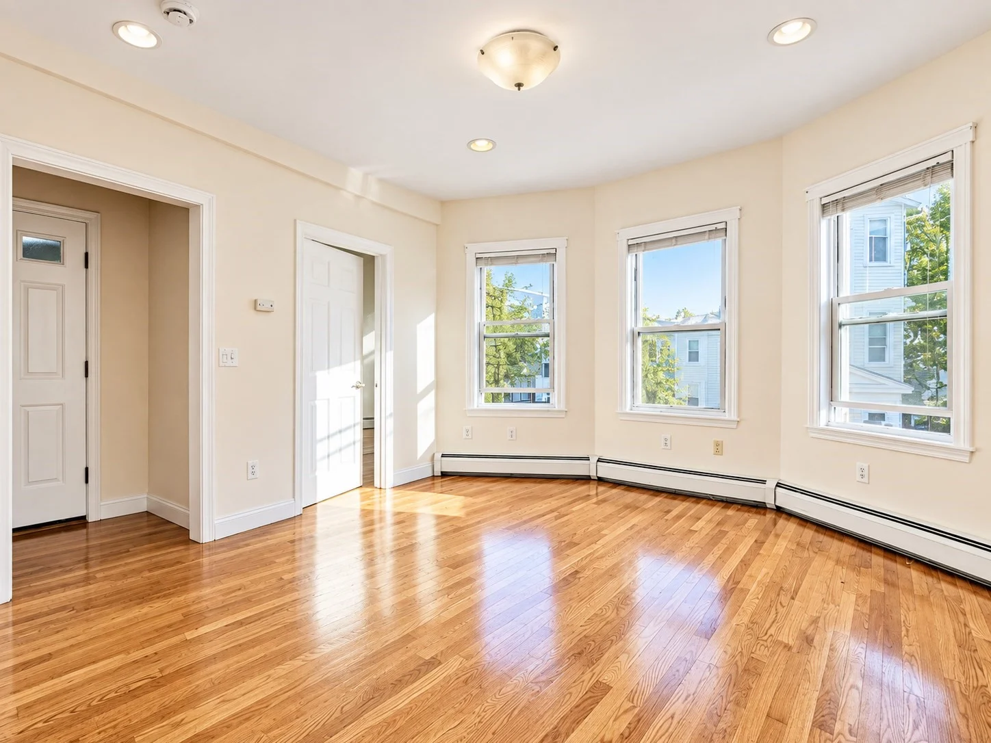 4 bed, 1 bath apartment for rent at 143 Hillside St Unit 2, Mission Hill — photo 3 of 6
