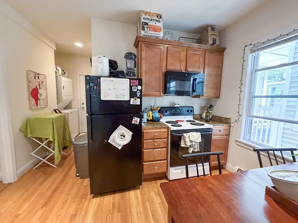4 bed, 1 bath apartment for rent at 143 Hillside St Unit 2, Mission Hill — photo 4 of 17
