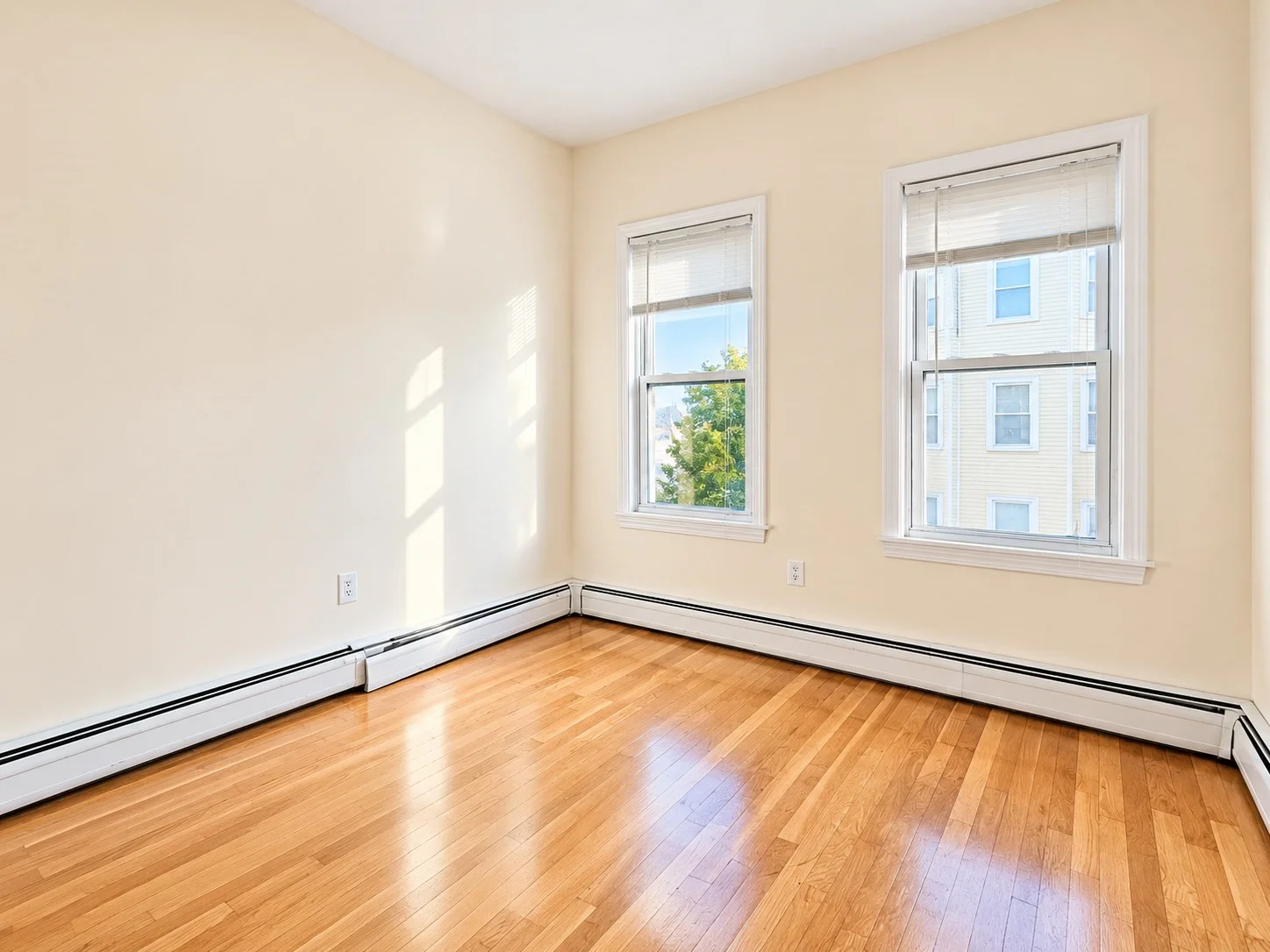 4 bed, 1 bath apartment for rent at 143 Hillside St Unit 2, Mission Hill — photo 4 of 6