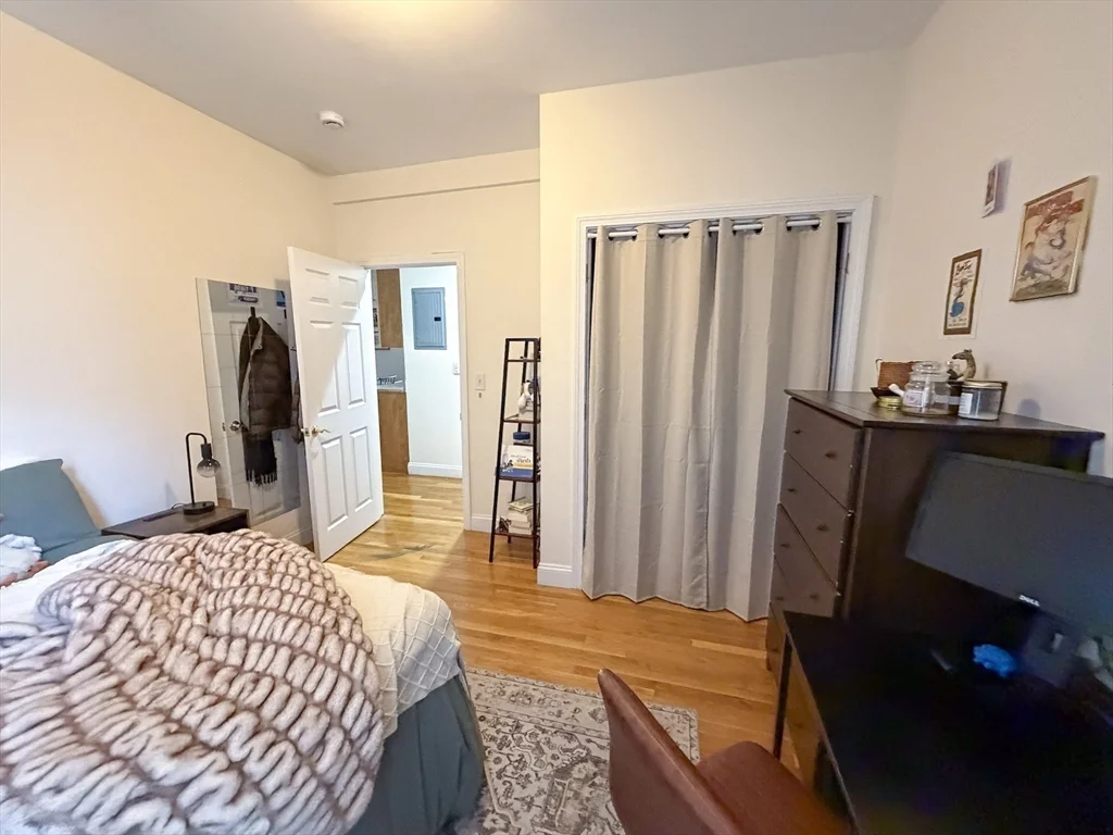 4 bed, 1 bath apartment for rent at 143 Hillside St Unit 2, Mission Hill — photo 10 of 17