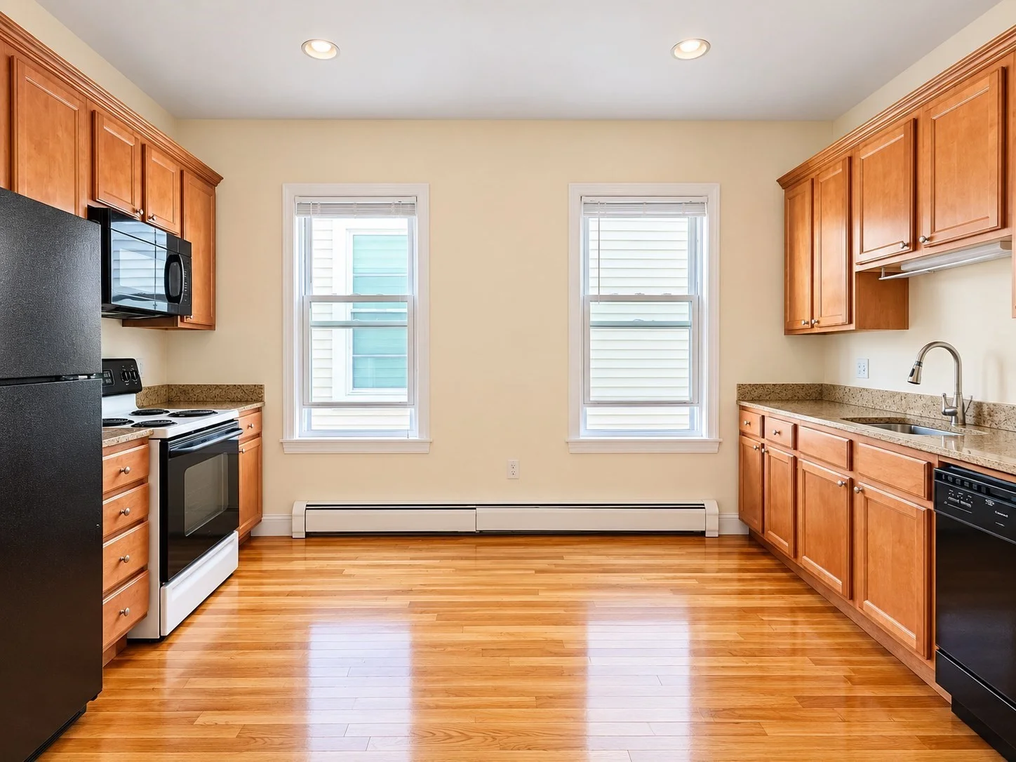 4 bed, 1 bath apartment for rent at 143 Hillside St Unit 2, Mission Hill — photo 2 of 6