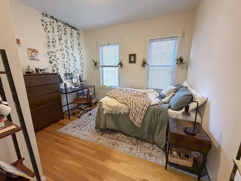4 bed, 1 bath apartment for rent at 143 Hillside St Unit 2, Mission Hill — photo 9 of 17