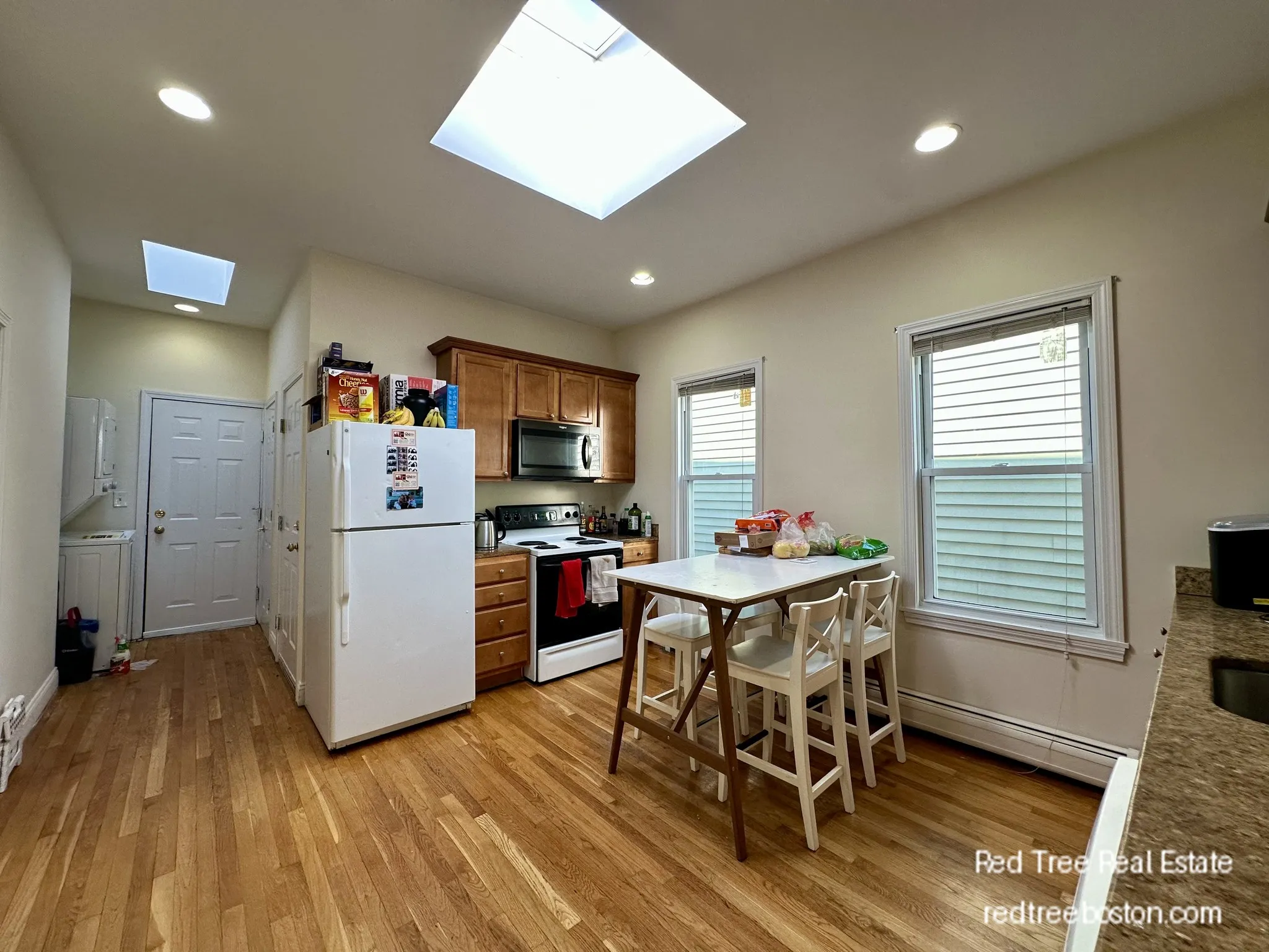 4 bed, 1 bath apartment for rent at 143 Hillside St Unit 3, Mission Hill — photo 4 of 15