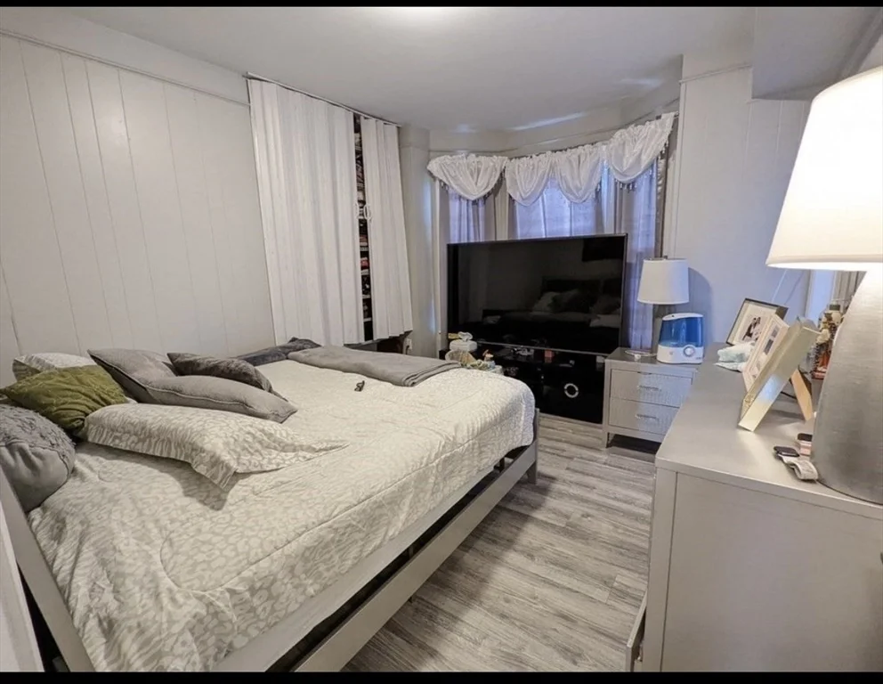 3 bed, 1 bath apartment for rent at 143 London St Unit 2, East Boston — photo 2 of 7