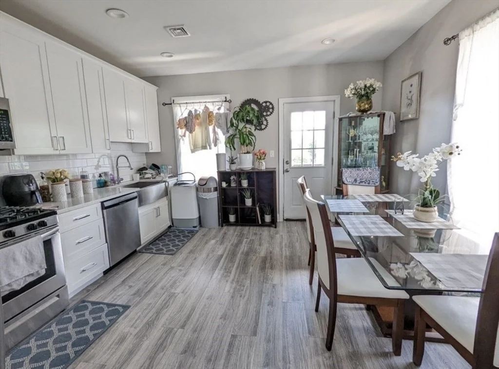 3 bed, 1 bath apartment for rent at 143 London St Unit 2, East Boston — photo 1 of 7