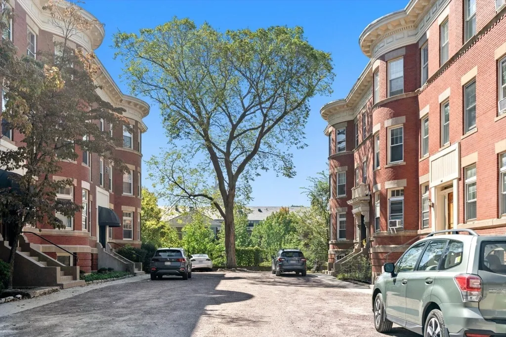 1 bed, 1 bath apartment for rent at 143 Longwood Ave Unit 1, Coolidge Corner — photo 8 of 8