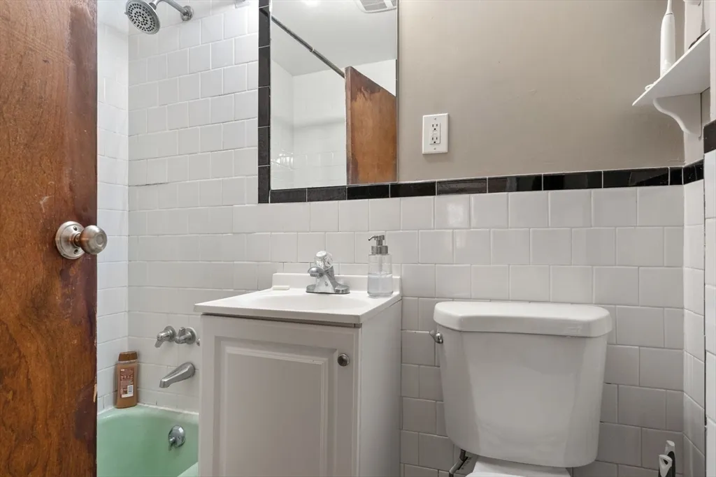 1 bed, 1 bath apartment for rent at 143 Longwood Ave Unit 1, Coolidge Corner — photo 5 of 8