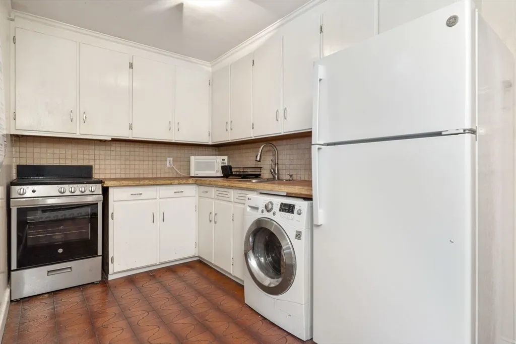 1 bed, 1 bath apartment for rent at 143 Longwood Ave Unit 1, Coolidge Corner — photo 4 of 8